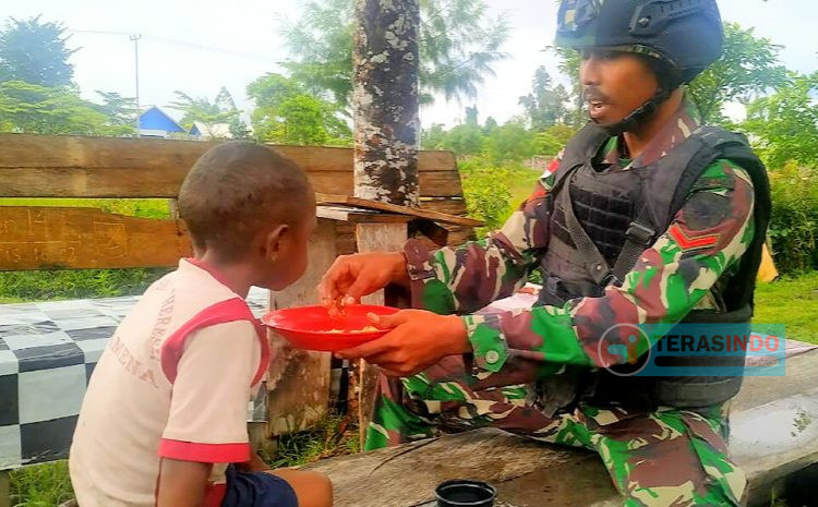  Satgas Pamtas Yonif Raider 142/KJ Lakukan Ini, Anak-anak di Papua : Terima Kasih, Kita Senang Om Tentara