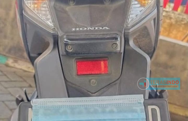  Plat Sepeda Motor Di Tutupi Pakai Masker Agar Tidak Ditilang