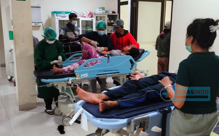  Ratusan  Siswa SMP Negeri Satu Atap II Kubutambahan di Desa Tambakan Keracunan
