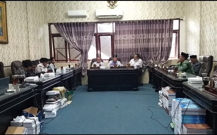 Ketua Komisi III DPRD Sumenep Getol Suarakan Jalan Rusak, Sejumlah Mahasiswa Datangi DPRD Sumenep?