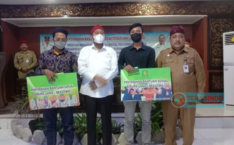  Peduli Pendidikan, Dinsos Sumenep Berikan Beasiswa Bagi Mahasiswa