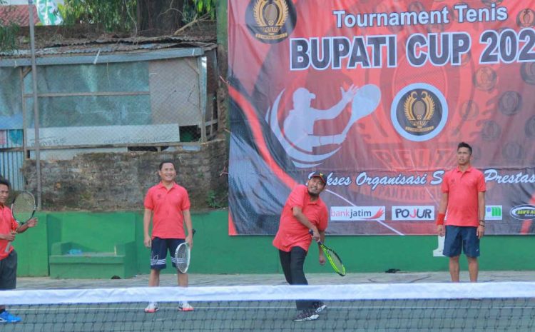  Bupati Sumenep secara resmi membuka Kejuaraan Tenis Lapangan Bupati Cup 2022, Ini Harapannya