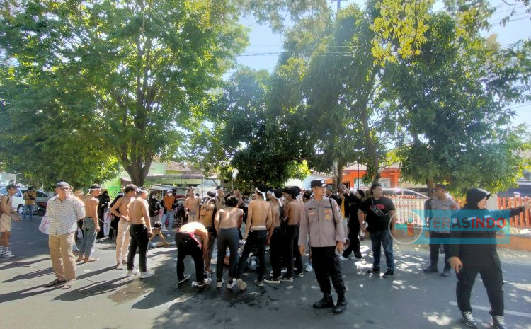 Nilai Bawaslu Tidak Becus, Mahasiswa Kepulauan Gruduk Kantor Bawaslu Sumenep