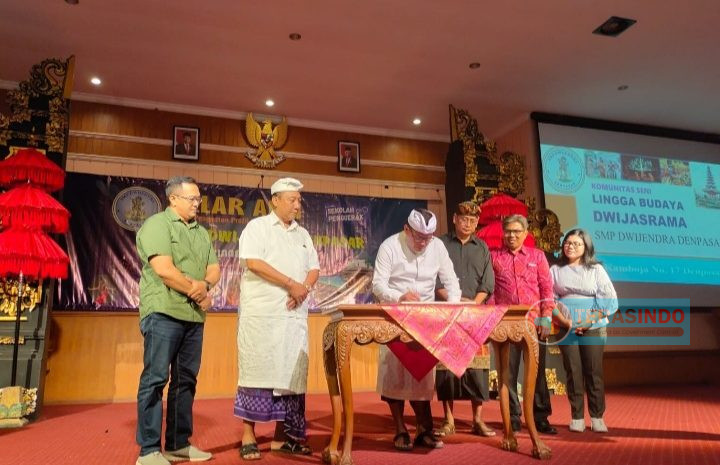 SMP Dwijendra Denpasar Gelar Aksi dan Resmikan Komunitas Seni Lingga Budaya Dwijasrama SMP Dwijendra Denpasar