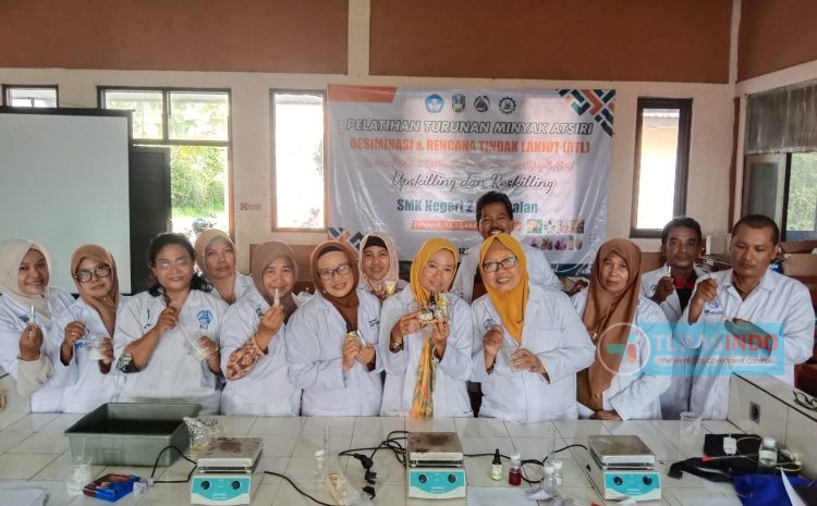  SMKN 2 Bangkalan Dorong Kreativitas Guru dengan Pelatihan Minyak Atsiri”