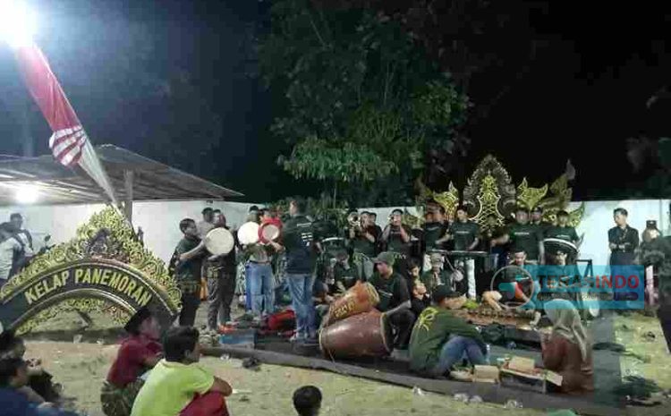  Datangkan musik tong-tong dalam rangka penutupan kkn STKIP PGRI Sumenep begini tanggapan kepala desa sotabar.