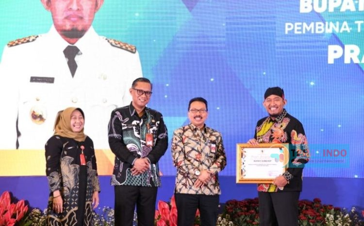  Bupati Achmad Fauzi Wongsojudo Raih Penghargaan Kepala Daerah Pembina Kecamatan Terbaik di Jatim