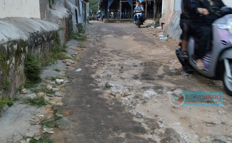  Ironi Pasar Rubaru: Uang Karcis Mengalir, Jalan Rusak Tak Tersentuh Perbaikan