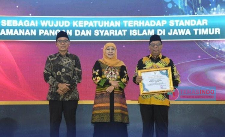  Kepala DKPP Sumenep,Terima Penghargaan Atas Prestasi Kerja Dari Gubernur Jatim
