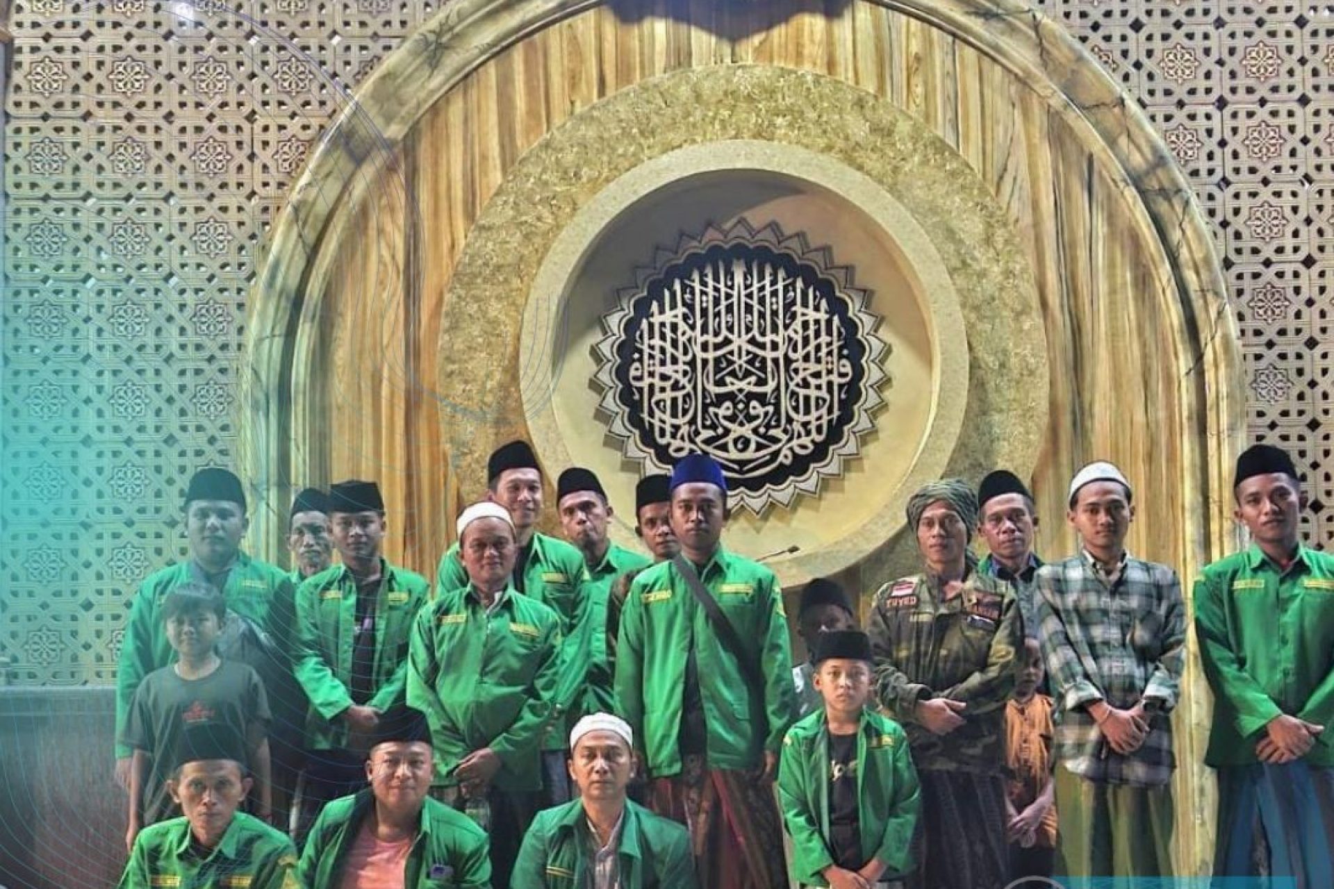 Konten Instagram Berita Teknologi Modern Biru Tua Sian Merah_20260109_220350_0000